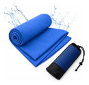 Toalha de microfibra azul com bolsa de transporte