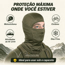 Balaclava verde em uso